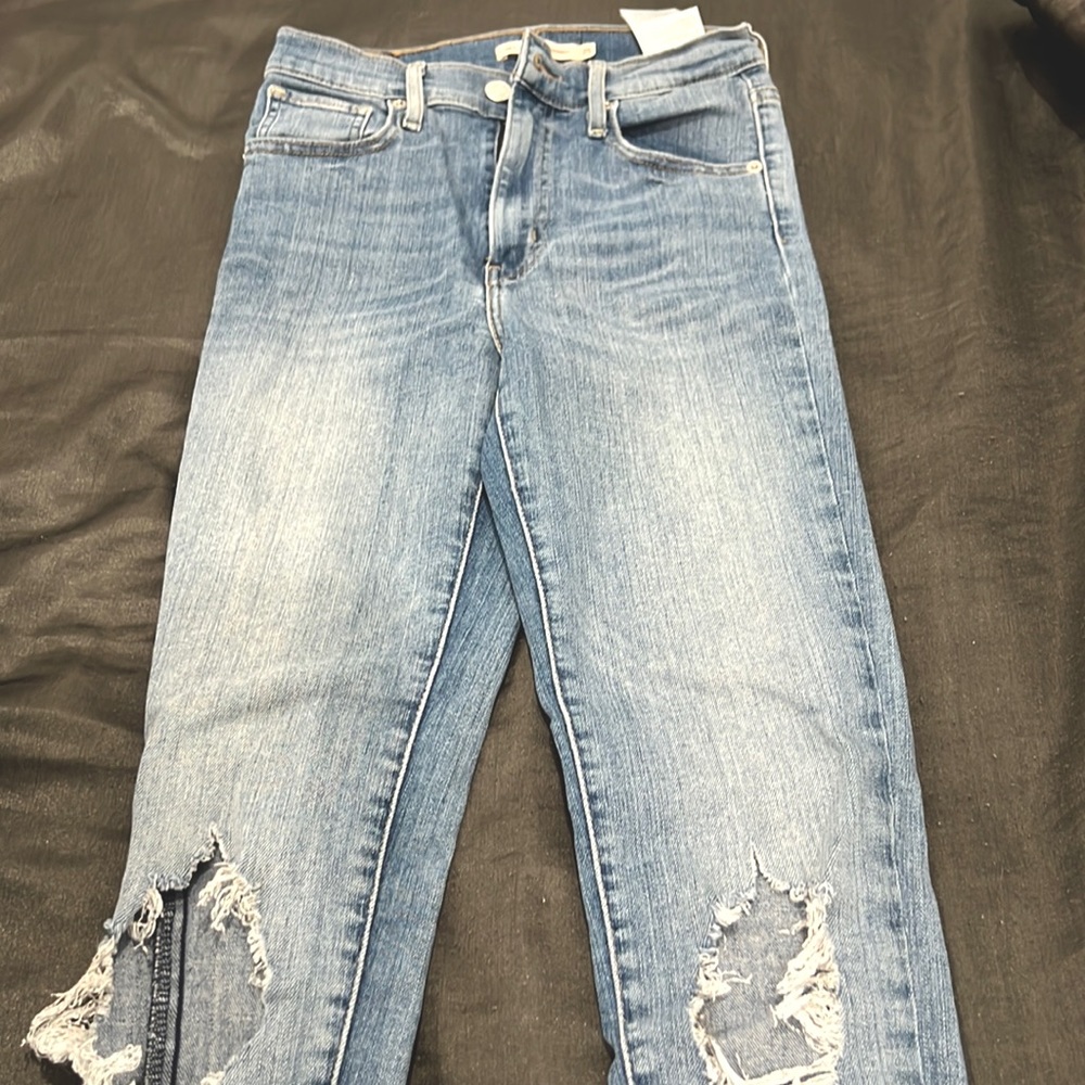 Levi skinny knee rip jeans